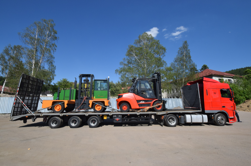 We ensure transport of any material handling equipment